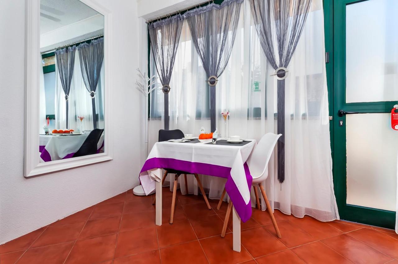 Apartments And Rooms Villa Dea Adults Only Ровінь Екстер'єр фото