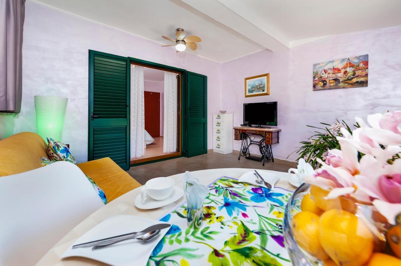 Apartments And Rooms Villa Dea Adults Only Ровінь Екстер'єр фото
