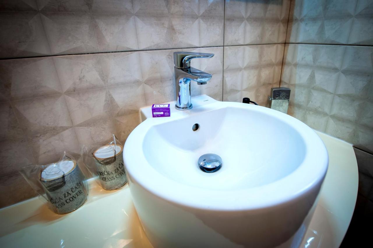 Apartments And Rooms Villa Dea Adults Only Ровінь Екстер'єр фото
