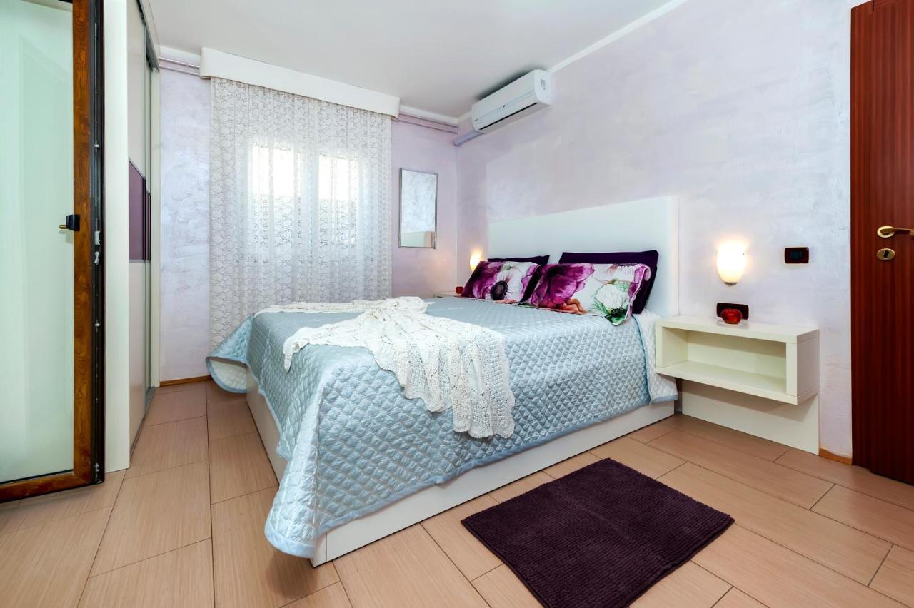 Apartments And Rooms Villa Dea Adults Only Ровінь Екстер'єр фото