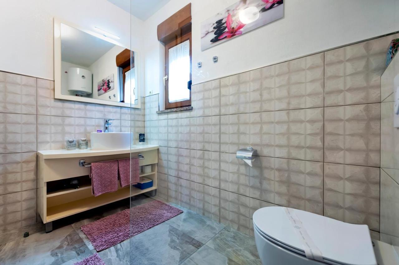 Apartments And Rooms Villa Dea Adults Only Ровінь Екстер'єр фото