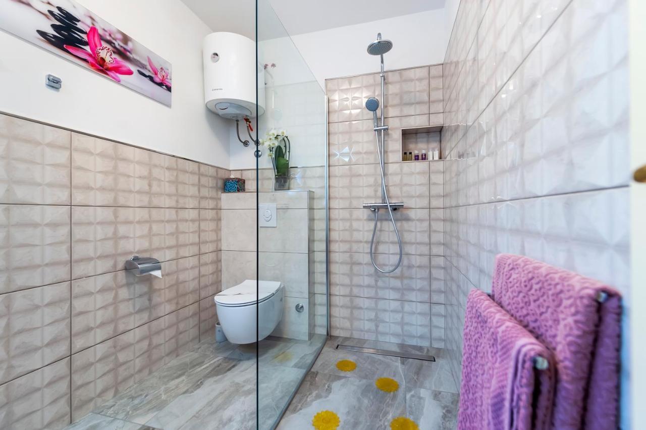 Apartments And Rooms Villa Dea Adults Only Ровінь Екстер'єр фото