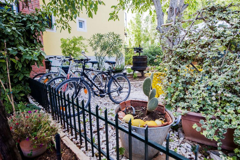 Apartments And Rooms Villa Dea Adults Only Ровінь Екстер'єр фото
