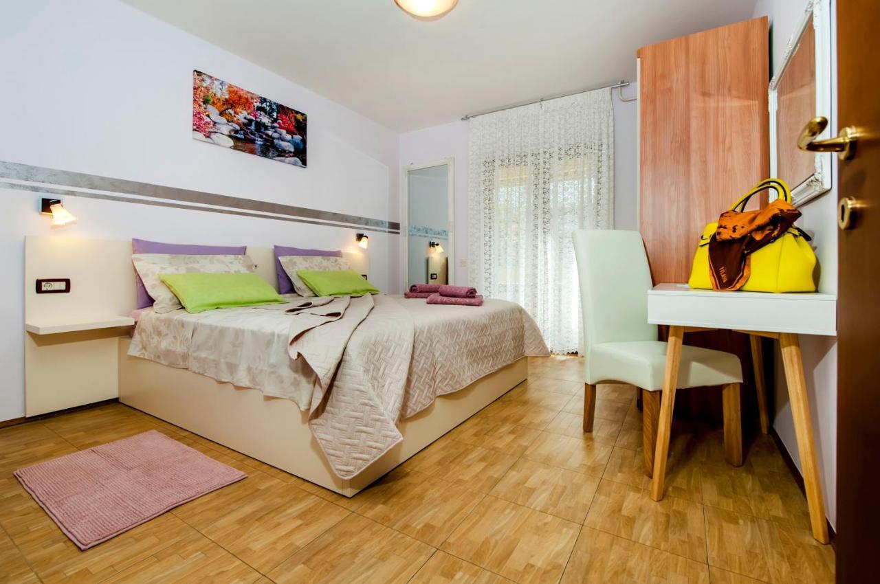 Apartments And Rooms Villa Dea Adults Only Ровінь Номер фото